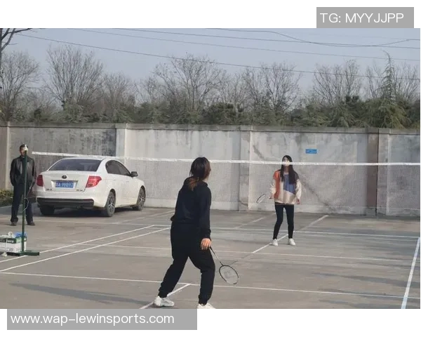 英超刘军独家分享羽毛球技巧与训练心得助你提升竞技水平 英超刘军独家分享羽毛球技巧与训练心得助你提升竞技水平