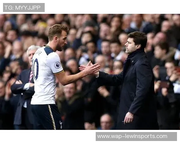 英超赛后复盘成都网球队与北京网球队的团队协作与战术分析 英超赛后复盘成都网球队与北京网球队的团队协作与战术分析