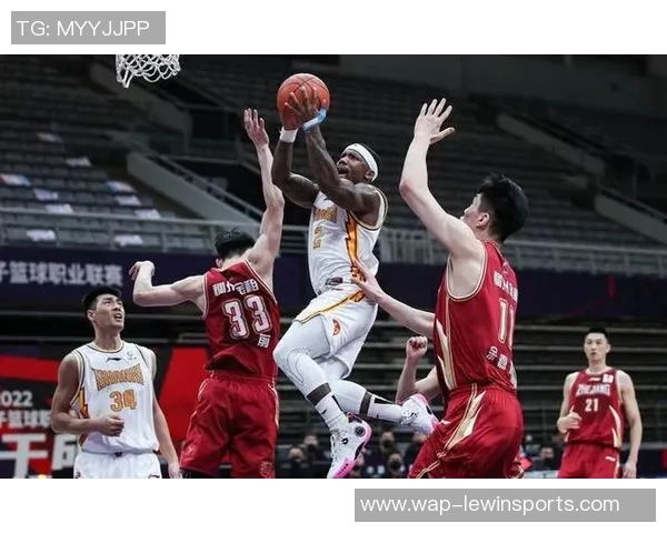 运动最新数据南京篮球队区域防守分析及其在比赛中的得失表现探讨